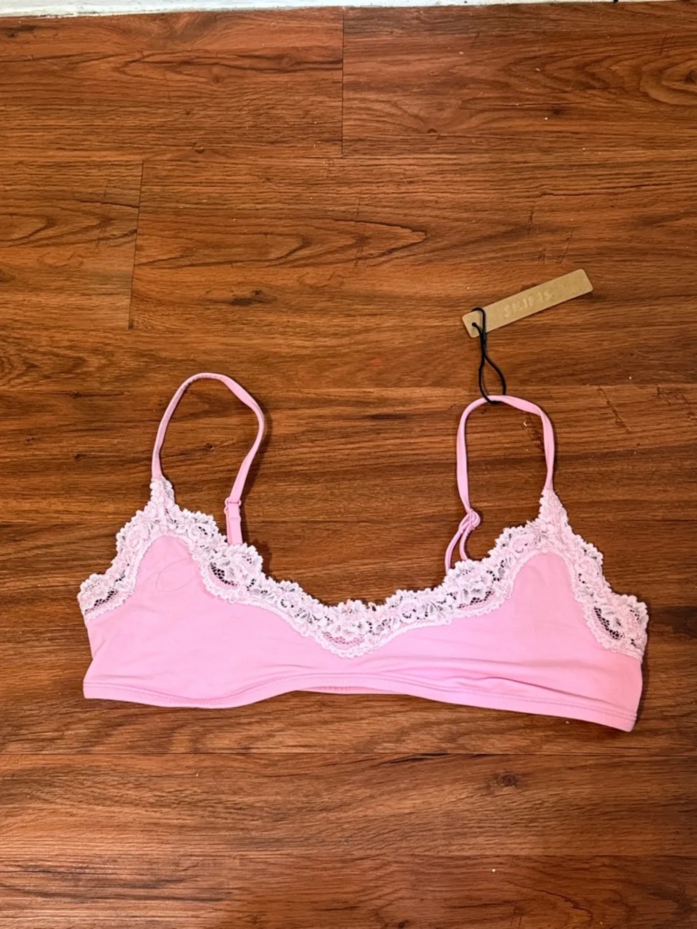 Skims Scoop Bralette - Picture 6 of 9